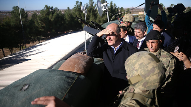 İçişleri Bakanı Süleyman Soylu'dan Suriye sınırında inceleme bulundu.
