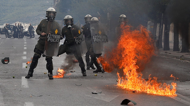 Atina'da öğrenciler ile polis arasında çatışma çıktı