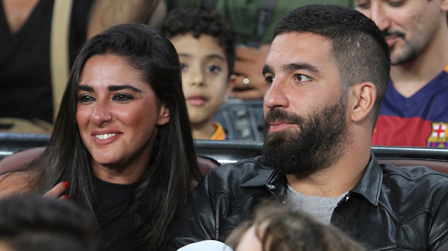 Arda Turan ve Aslıhan Doğan'dan doğum sonrası ilk kare geldi