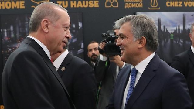 11. Cumhurbaşkanı Gül ile Cumhurbaşkanı Erdoğan bir süre sohbet etti