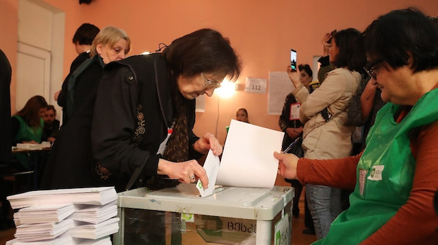 Gürcistan’da halk cumhurbaşkanını seçmek için sandık başında