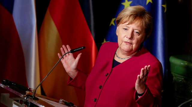 Bir devir kapanıyor mu? Merkel 18 yıl sonra aday olmayacağını açıkladı