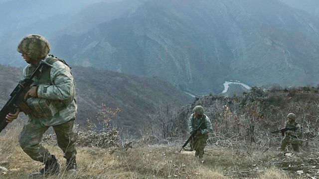 Arazide basılmadık yer bırakmayan Mehmetçik, PKK’lı teröristlere harekat alanı tanımıyor.