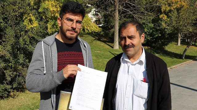 Mahkeme kararı ile resmi doğum tarihini değiştiren Özkan Yelok ve babası Turan Yelok