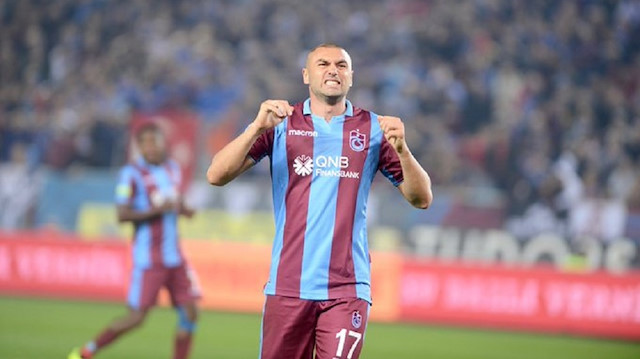 Burak Yılmaz, Bursaspor ile oynanan maça ilk 11'de başladı. Yıldız isim oyundan alınırken ıslıklandı. 