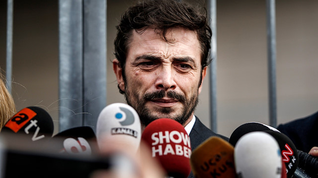 Adliye çıkışı konulan Ahmet Kural, çevredeki vatandaşlar tarafından yuhalandı.