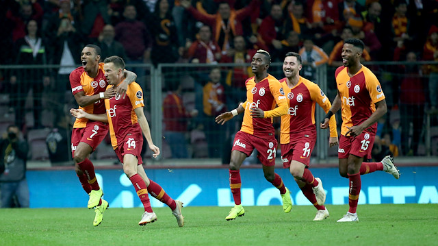 Galatasaray Devler Ligi'nde çıktığı 3 maçta 4 puan topladı.