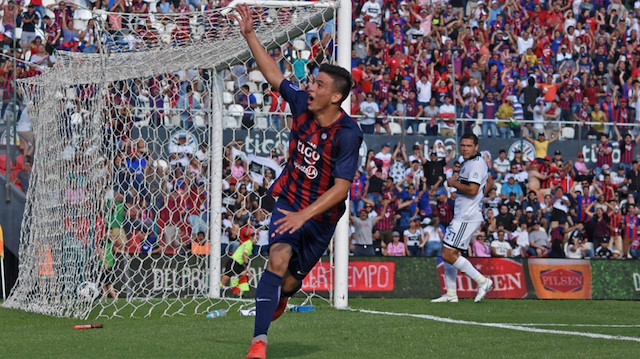 14 yaşındaki Fernando Ovelar'ın gol sevinci.