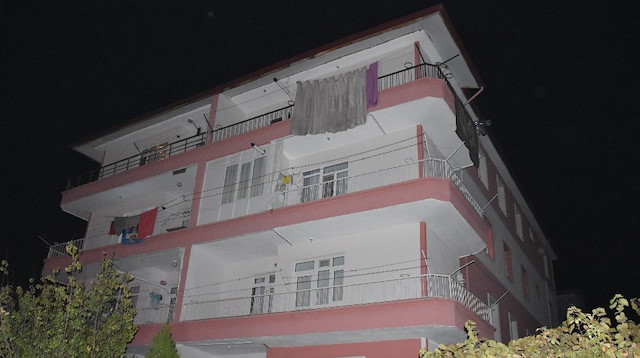 Kırıkkale'de S.E. adlı genç kız 2 yaşındaki yeğenini 5. kattan attı.