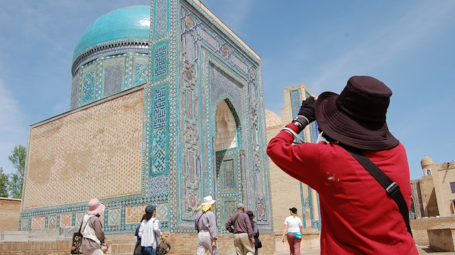 İslami mimarinin en nadide örneklerinin bulunduğu Özbekistan'ın Buhara ve Semerkand şehirleri, turistlerin en çok ziyaret ettiği bölgelerden.
