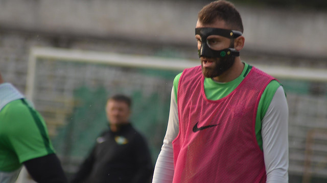 Mustafa Yumlu bu sezon Akhisarspor formasıyla çıktığı 13 maçta 2 gol attı.