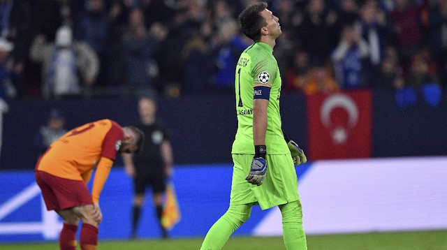 Şampiyonlar Ligi'nde Galatasaray deplasmanda Schalke ile karşılaştı. Maçtan 2-0 mağlup ayrılan sarı kırmızılı takım gruptan çıkma şansını zora soktu
