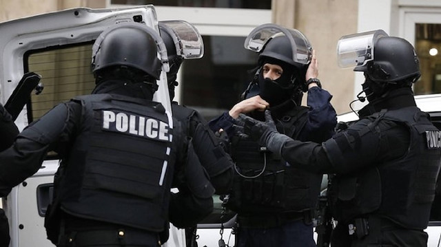 أفراد الشرطة الفرنسية