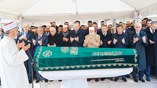 Eksim Yatırım Holding Yönetim Kurulu Başkanı Abdullah Tivnikli, dün İstanbul’da hayatını kaybetti.