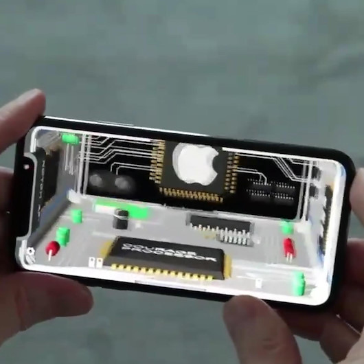 iPhone Xun içini gösteren ilginç Parallax