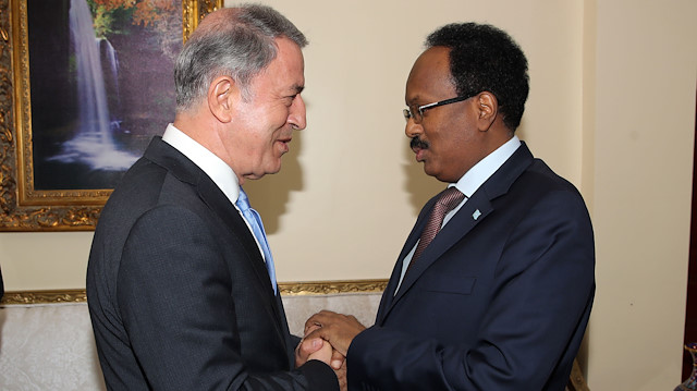 نائب رئيس الوزراء الصومالي أثناء استقبال أكار