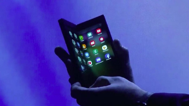 Samsung Geliştiriciler Konferansı'nda tanıtılan prototipin fotoğrafı. 