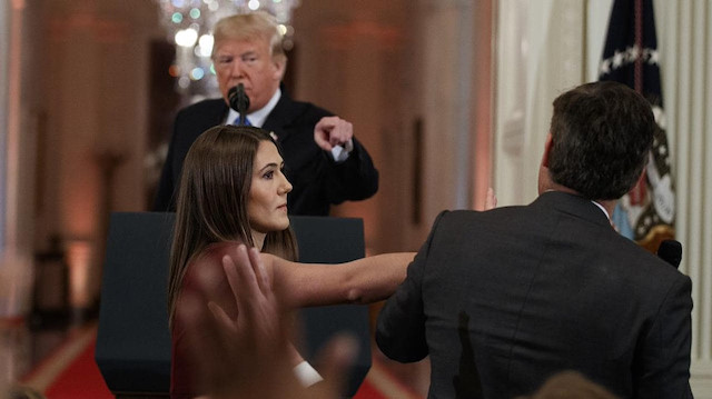 ABD Başkanı Trump ve CNN muhabiri Jim Acosta basın toplantısı sırasında tartıştı.