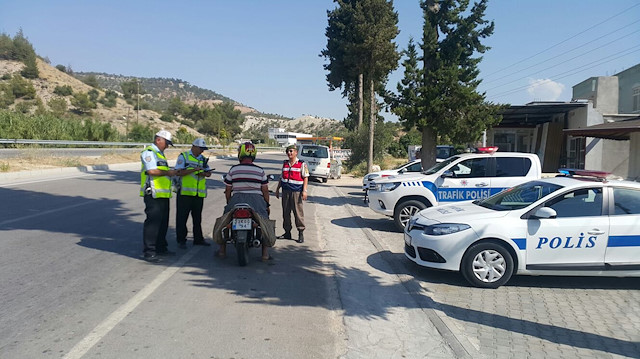 Aydın'da geçtiğimiz Ekim ayı içerisinde 2 bin 551 araç trafikten men edildi, 432 sürücünün ise ehliyetine de el konuldu.