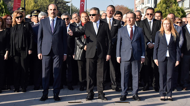 Konya Valisi Cüneyit Orhan Toprak, törenin gecikmesine tepki gösterdi. 