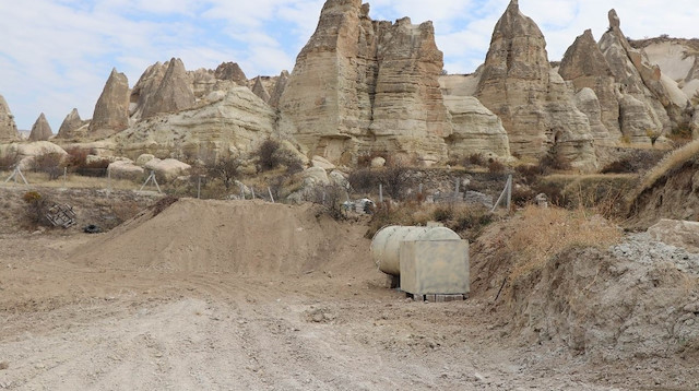 Kültür ve Turizm Bakanı Mehmet Nuri Ersoy, Kapadokya ziyaretinde yaptığı açıklamada peribacalarıyla ünlü turizm merkezinde kaçak yapılaşmayla ilgili, "Kapadokya turizm açısından bizim gözbebeğimiz. Kaçak yapılaşmayı yapanlar, yanlarına kar kalacaklarını sanmasınlar" dedi.