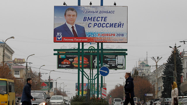 Luhansk'ta bir seçim afişi. 
