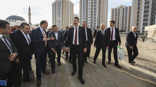 Çevre ve Şehircilik Bakanı Murat Kurum, beraberindeki heyet ile birlikte devam etmekte olan projeleri denetledi.