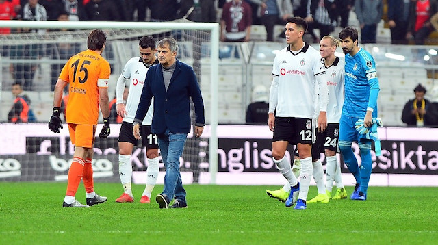 Şenol Güneş Sivasspor mağlubiyeti sonrası tribünlerden özür diledi.