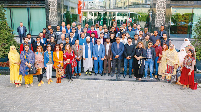 Türkiye ve İstanbul’u tanımak isteyen 80 kadar Pakistanlı politikacı ve gazeteci Pakistan Başkonsolosu Bilal Khan Pasha’nın koordinatörlüğünde Albayrak Grubu’nu ziyaret etti.