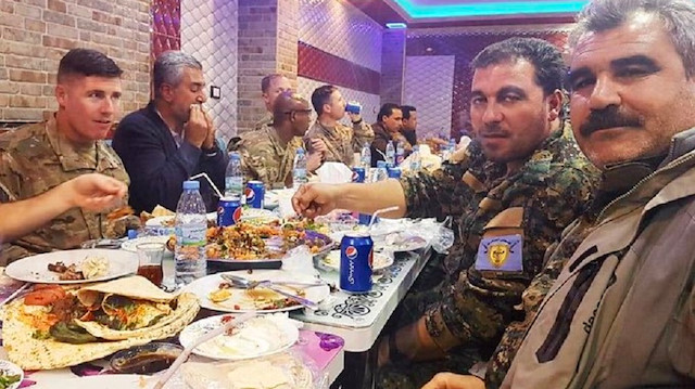 Amerikan askeri PKK'lı teröristlerle aynı masada yemek yemekten çekinmedi.