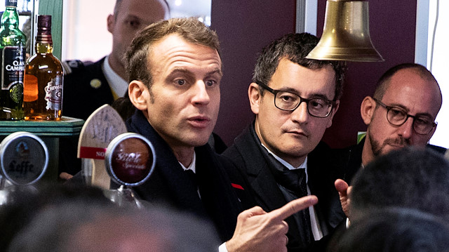 Fransa Cumhurbaşkanı Marcon, Maliye Bakanı Darmanin (Macron'un sağında)