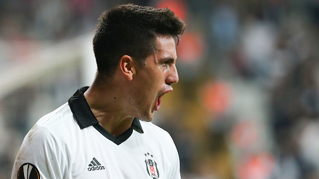 Enzo Roco, sezon başında bedelsiz olarak Beşiktaş'a transfer olmuştu. Medel'in bu transferde aracı olduğu belirtilmişti.