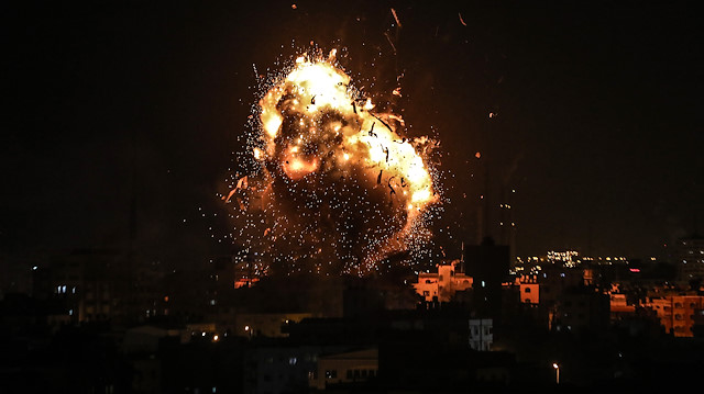 İsrail savaş uçakları El-Aksa televizyonunu bombaladı.