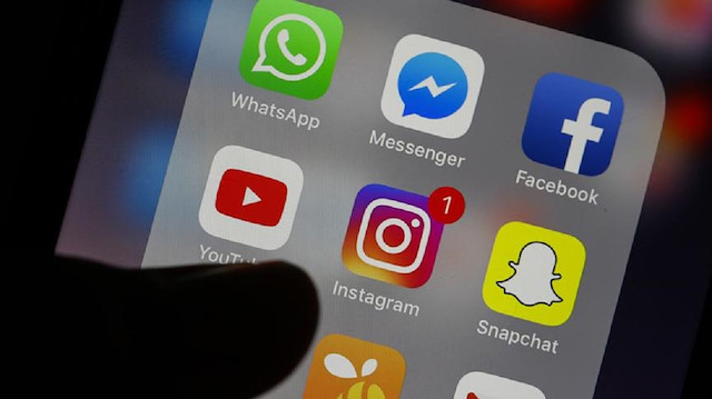 Facebook, Instagram ve Snapchat'in daha da yalnızlaştırıyor.