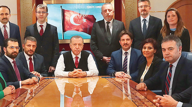 Cumhurbaşkanı Recep Tayyip Erdoğan uçakta gazetecilerle.