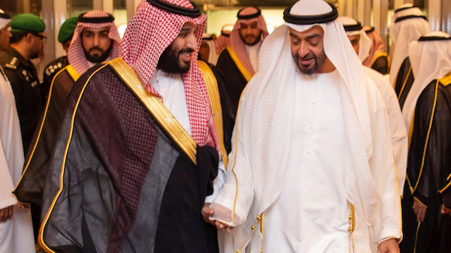 Saudi Crown Prince Mohammed bin Salman walks with Abu Dhabi's Crown Prince Sheikh  Mohammed bin Zayed al-Nahyan 