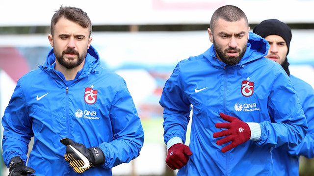 Trabzonspor'un kaptanları Burak Yılmaz ve Onur Kıvrak kadro dışı bırakıldı.