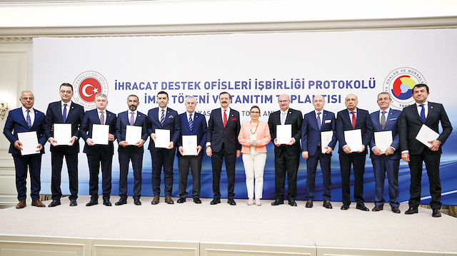 Ticaret Bakanı Ruhsar Pekcan, TOBB Başkanı Rifat Hisarcıklıoğlu ile İhracat Destek Ofisleri İşbirliği Protokolü'nü imzaladı.