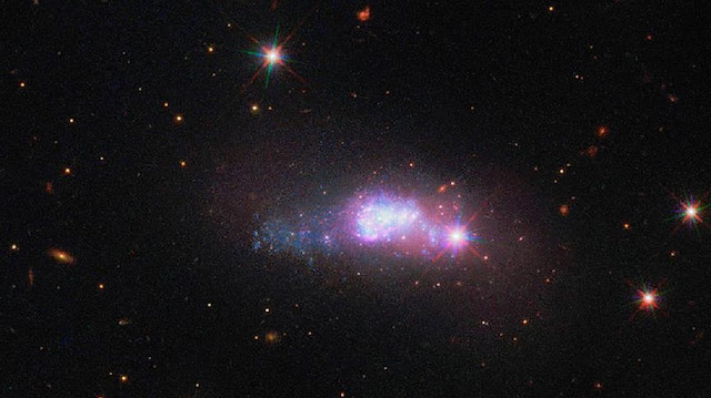 Fotoğrafı çekilen cüce galaksi Dünya'ya 100 milyon ışık yılı uzaklıta.