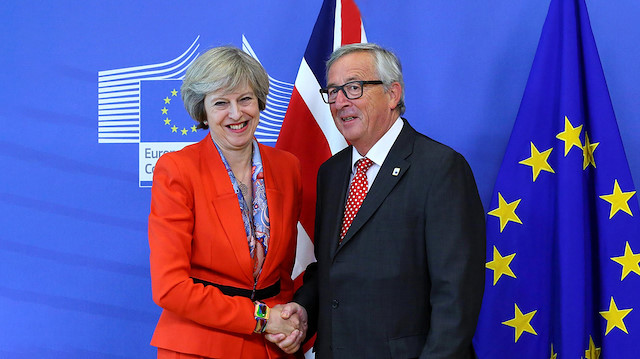 İngiltere Başbakanı May ile Avrupa Komisyonu Başkanı Junker 