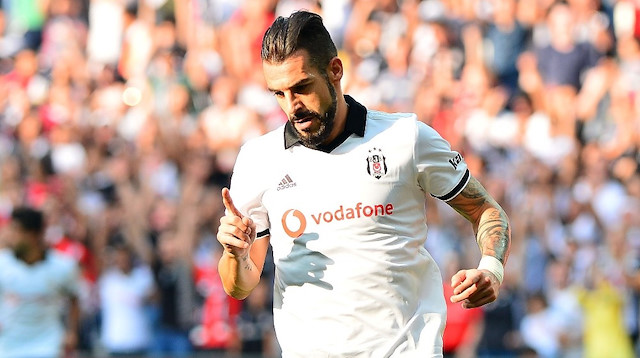 Negredo Beşiktaş formasıyla çıktığı 49 maçta 18 gol atarken 10 da asist kaydetti.