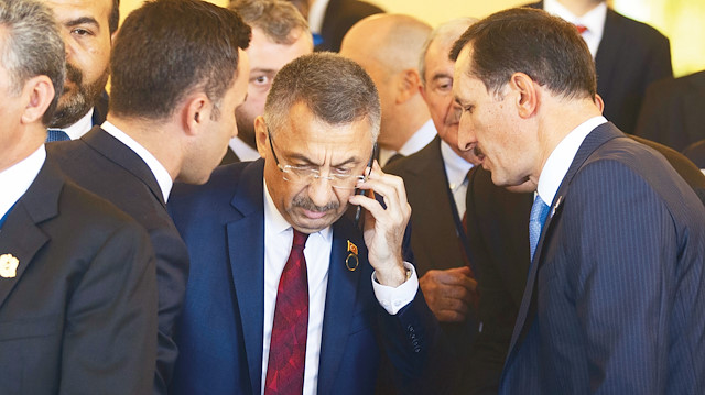Cumhurbaşkanı Yardımcısı Fuat Oktay, Türkiye’nin Libya Özel Temsilcisi Emrullah İşler’le katıldığı toplantıdan telefonla görüştükten sonra çekildiğini açıkladı.