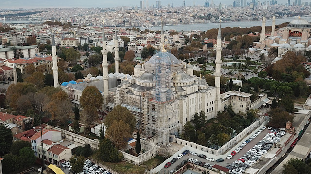 Sultanahmet Camii, Mimar Sedefkâr Mehmed Ağa tarafından yapılmıştır. 