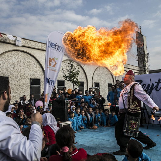 مهرجان ترفيهي للأيتام السوريين في ريحانلي التركية