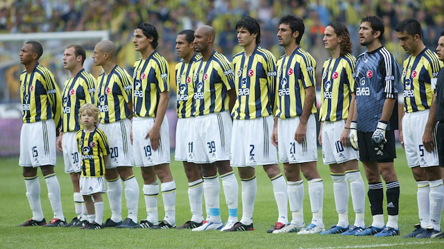 Rüştü Reçber kariyerinde Fenerbahçe formasıyla 295 maça çıktı ve 4 şampiyonluk yaşadı.