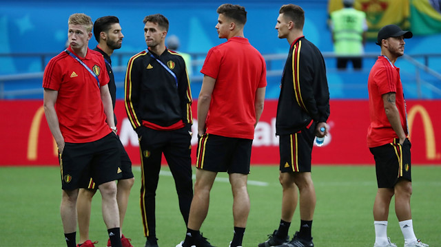 Kevin de Bruyne, Yannick Carrasco, Leander Dendocker, Thomas Meunier ve Eden Hazard, Dünya Kupası maçı öncesi sohbet ediyor.