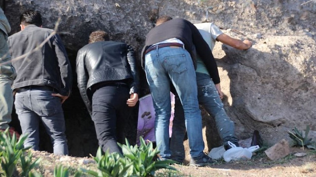 Muğla'da kaya mezarı kazarken yakalandı