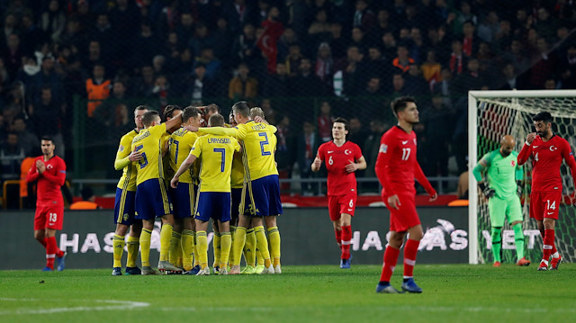 İsveçli futbolcuların gol sevinci
