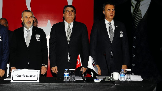 Beşiktaş'ın divan kurulunda başkan Fikret Orman ve yönetim kurulu üyeleri hazır bulundu.