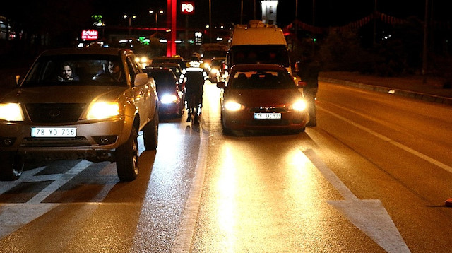 Karabük'te polis ekipleri trafik denetlemesi yaptı. 